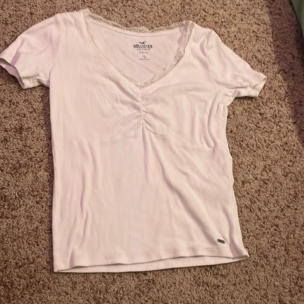 Hollister tee size small